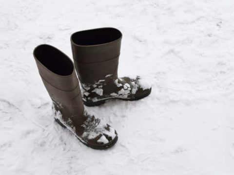 How Tall Should Snow Boots Be? (Snow Boot Size Explained!)